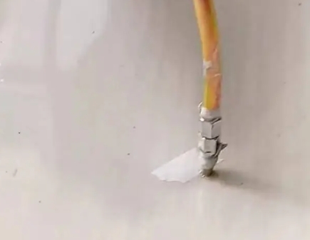 定海瓷砖空鼓维修公司专业解答在瓷砖铺贴过程中，如果使用的砂料过粗（如全部使用了粗砂），可能会导致以下问题